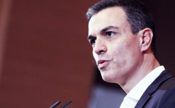 El presidente en funciones fue recibido con gritos de "fuera, fuera" y "elecciones"
