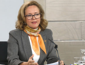 Nadia Calviño calma los ánimos de Bruselas y las grandes empresas respecto al Gobierno progresista