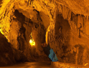 La Cuevona de Cuevas del Agua