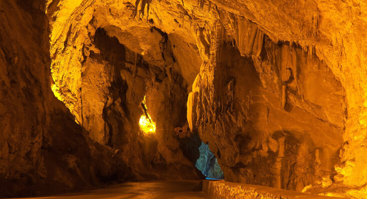 La Cuevona de Cuevas del Agua